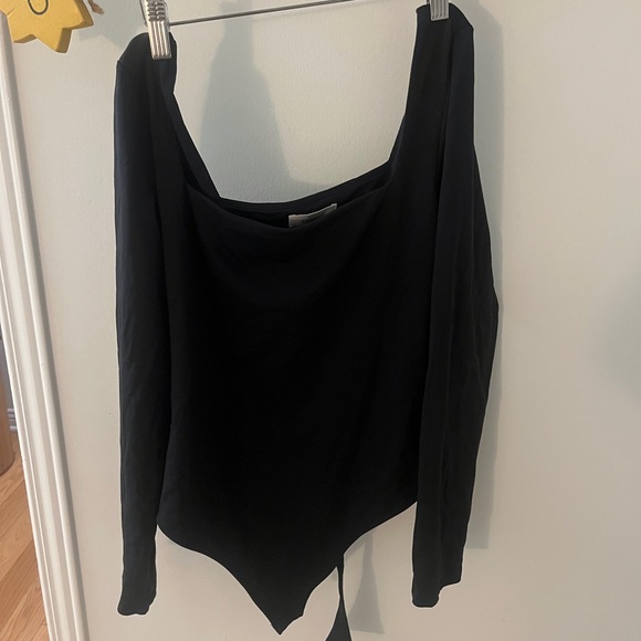 Aritzia Contour Squareneck Longsleeve Bodysuit - Picture 6 of 8